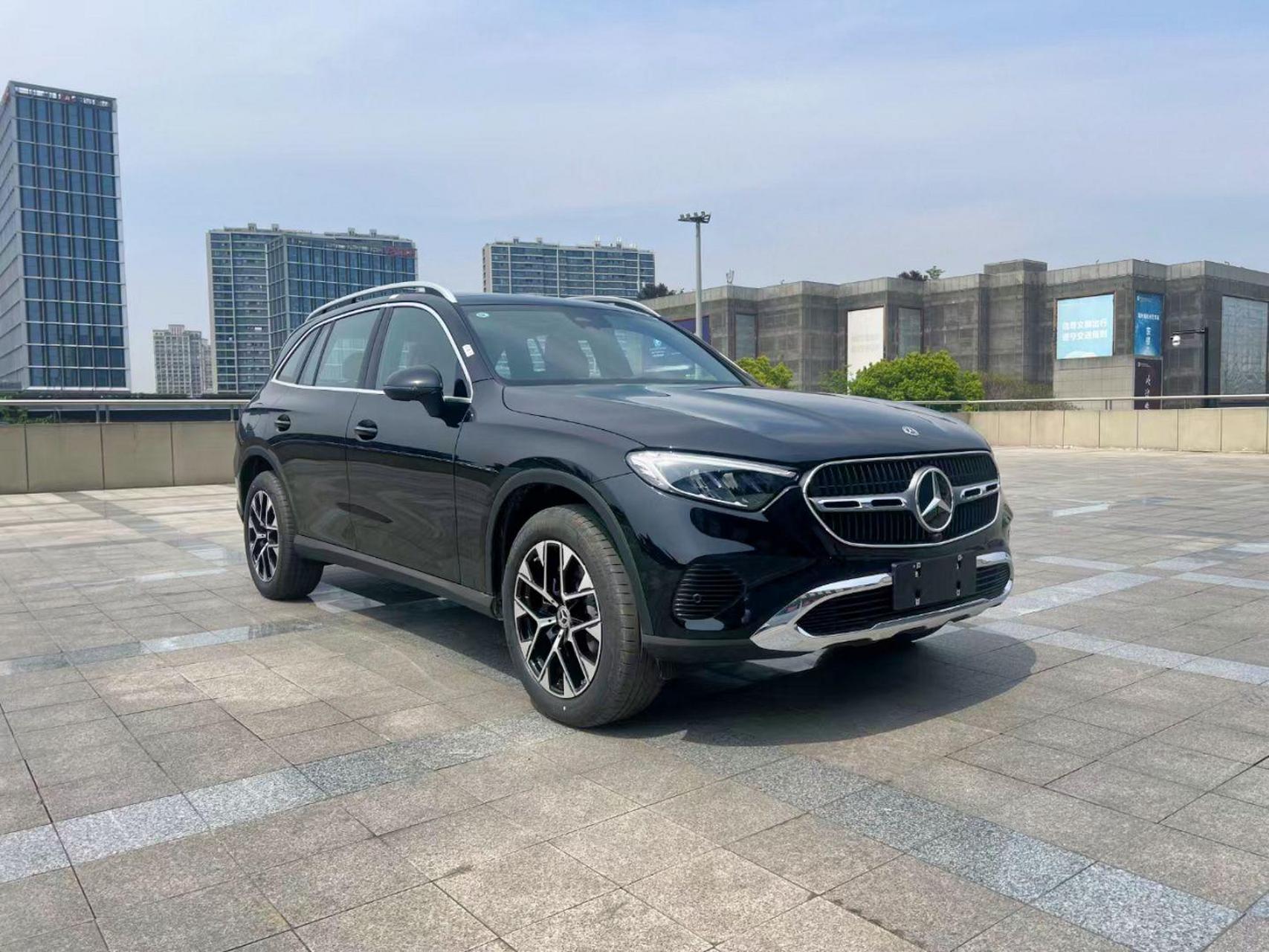 车型:2024款 奔驰glc260l 四驱动感型