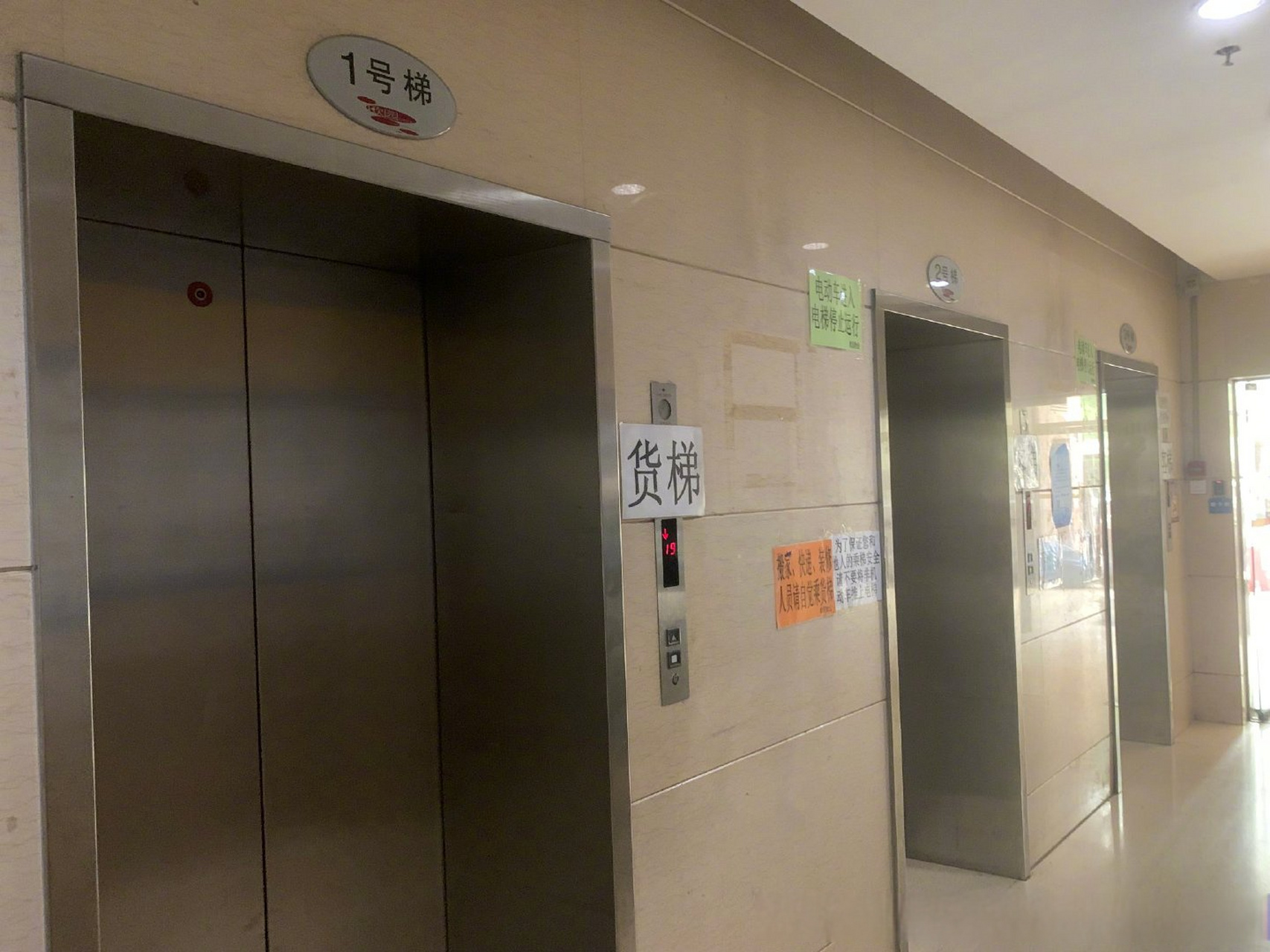 【北京欧园小区多部电梯一个月坏七八回,居民提心吊胆苦不堪言】记者