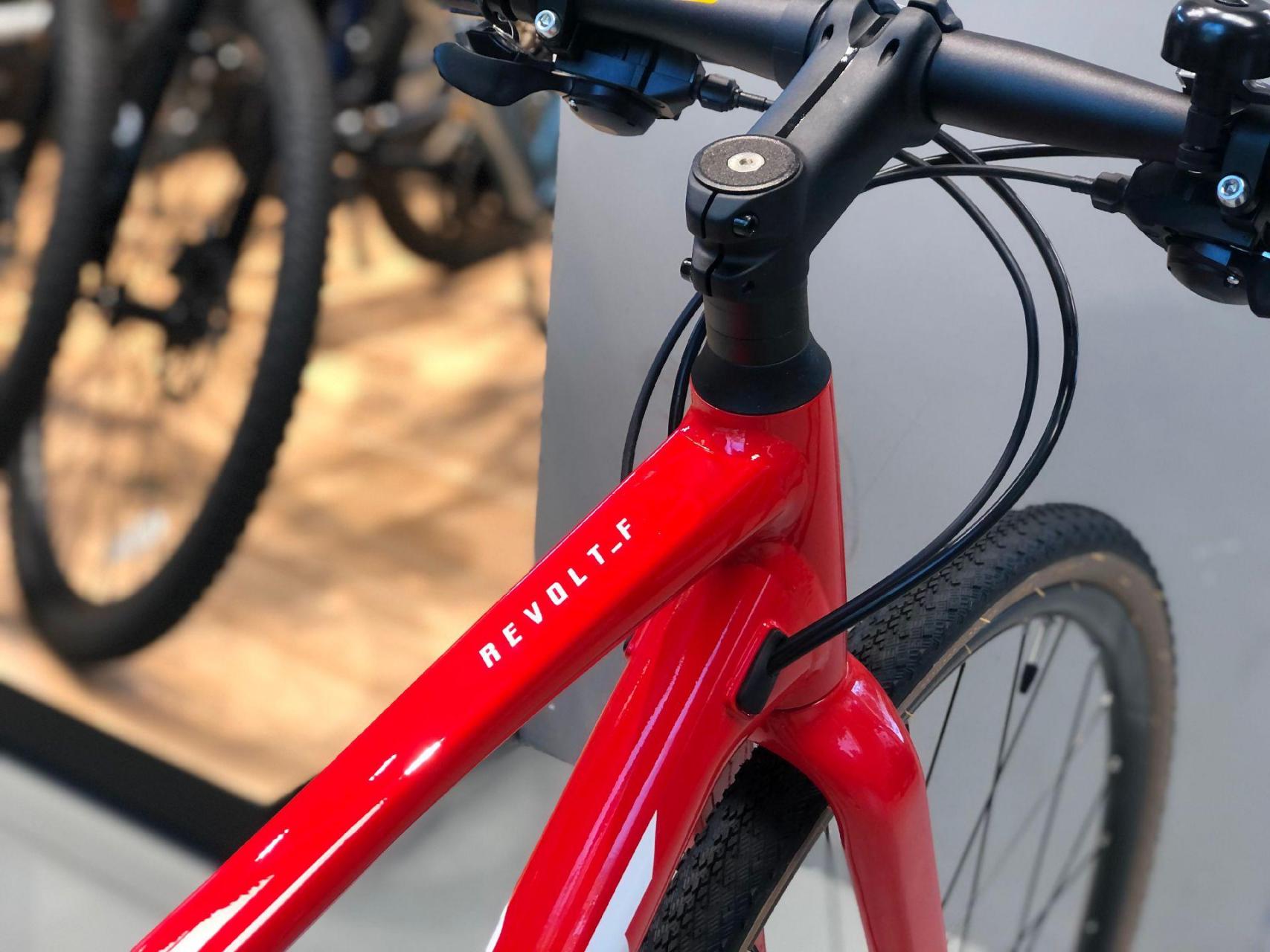 捷安特revolt f2 零售价:3998 尺码:  s(158-175cm) 最佳建议身高(163