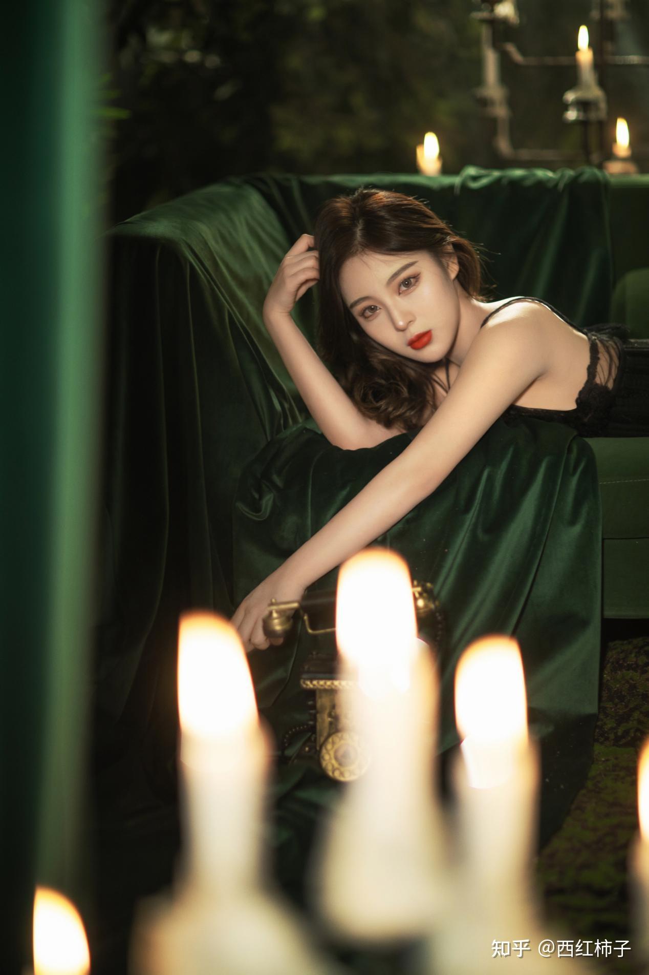 性感的时尚女郎安琪儿你们觉得安琪儿做演员好还是做艺人好呢