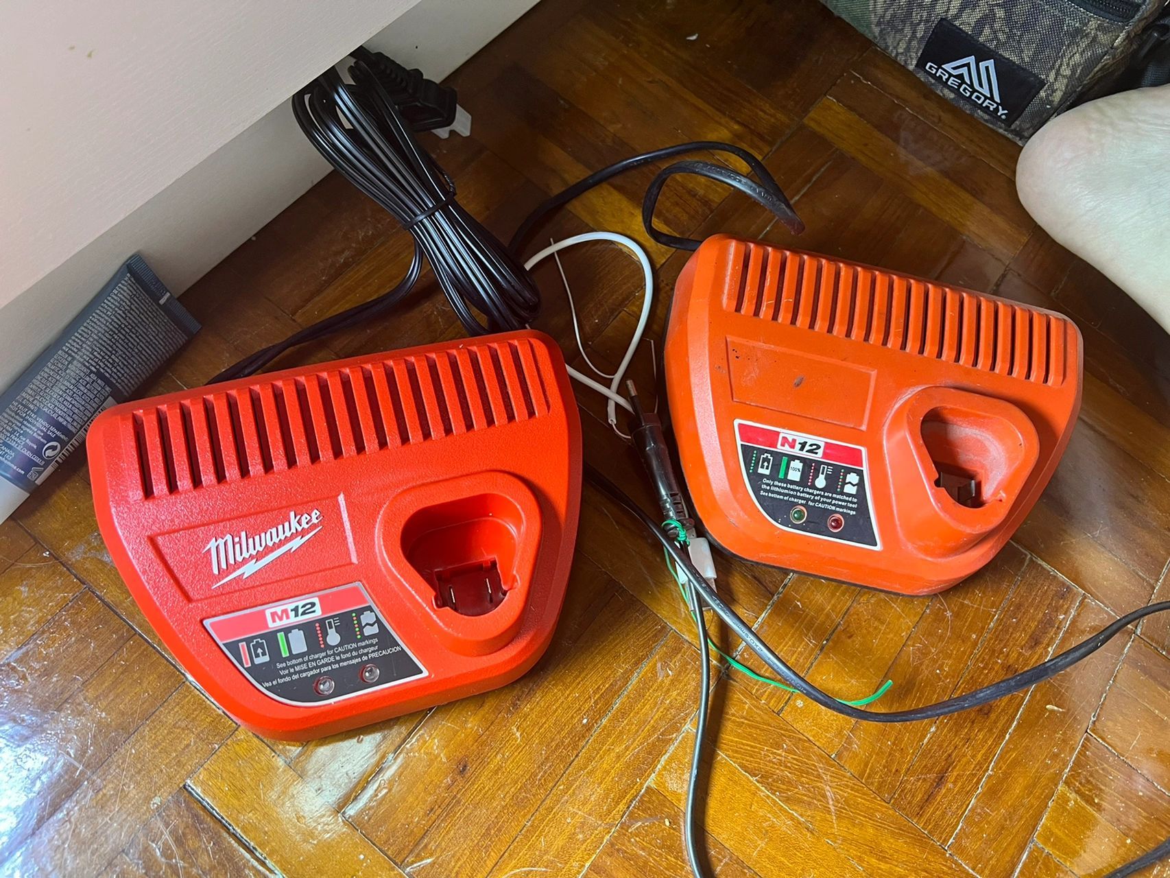 如何由110v改為220v輸入? 如何由110v改為220v輸入?