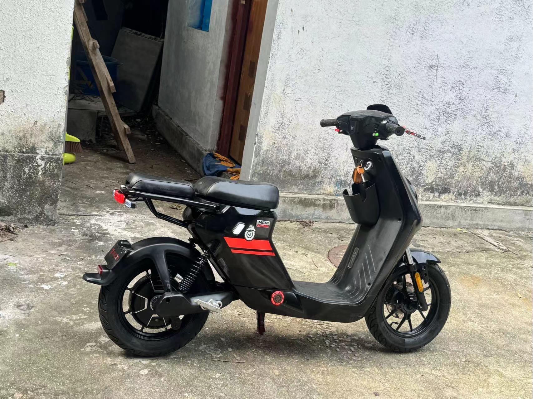 小牛 mqis 顶配版 4826a 8300公里 评分80 前后米其林半热容909012 两