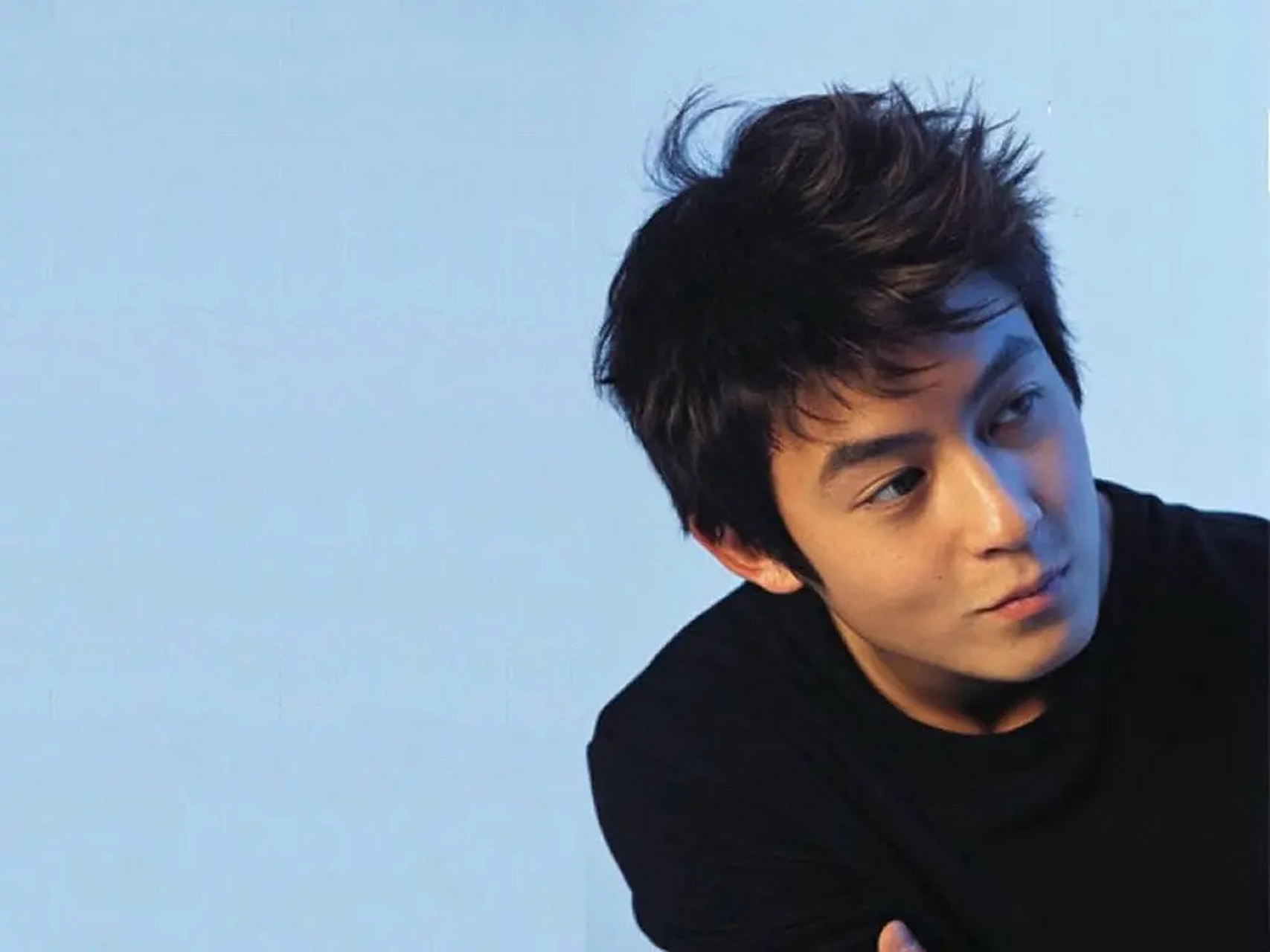 刘德华饰演的的叶孤城和陈冠希还挺神似的,清冷系男星