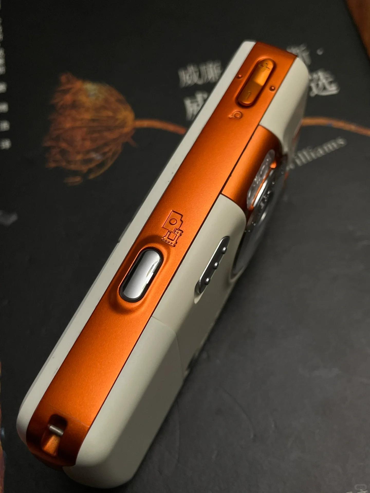 索尼爱立信w800c w800i 侧重于女性用户的walkman机型 机身色彩搭配