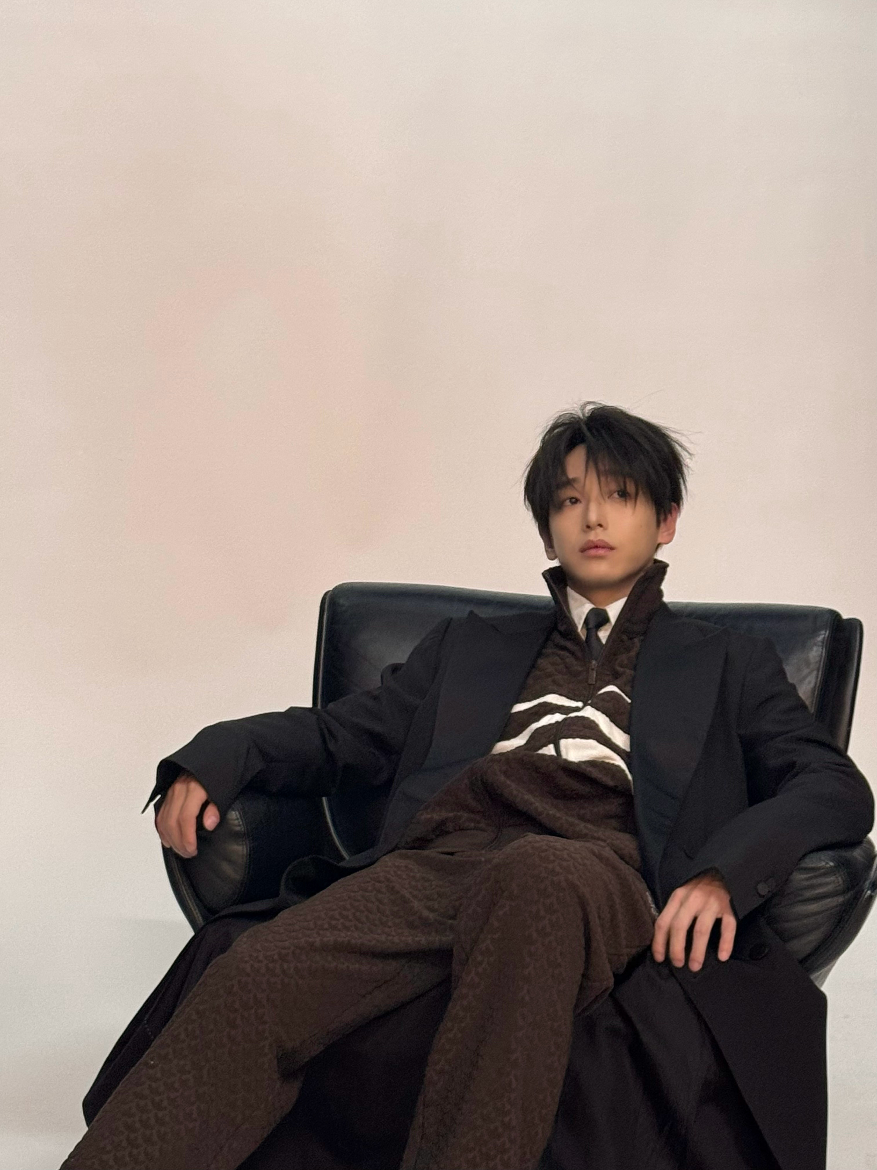 尼龙彭昱畅四月刊封面# 时间拉回跟小动物在一起的那天 长按激活