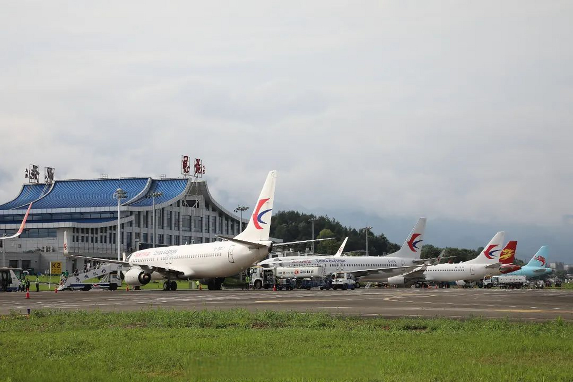 来恩施 so easy】 6月15日,恩施机场即将开通"南昌=恩施=银川"航线.