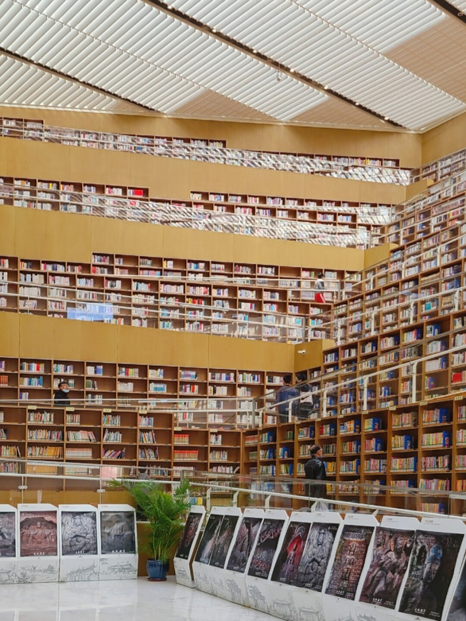 打卡大同图书馆 🌈🌈🌈 大同图书馆建成好几年了,从门口经过了