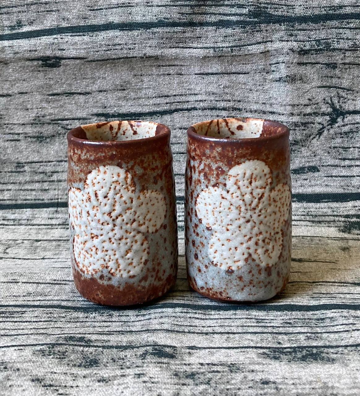 日本陶瓷志野烧名家水野守山作鼠志野茶杯 【x707】日本陶瓷~志野烧