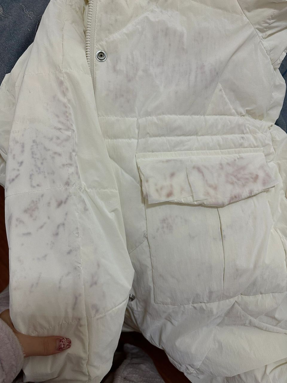 此篇为拯救白色羽绒服染色 啊……只穿了一次的白色羽绒服,放衣柜莫名