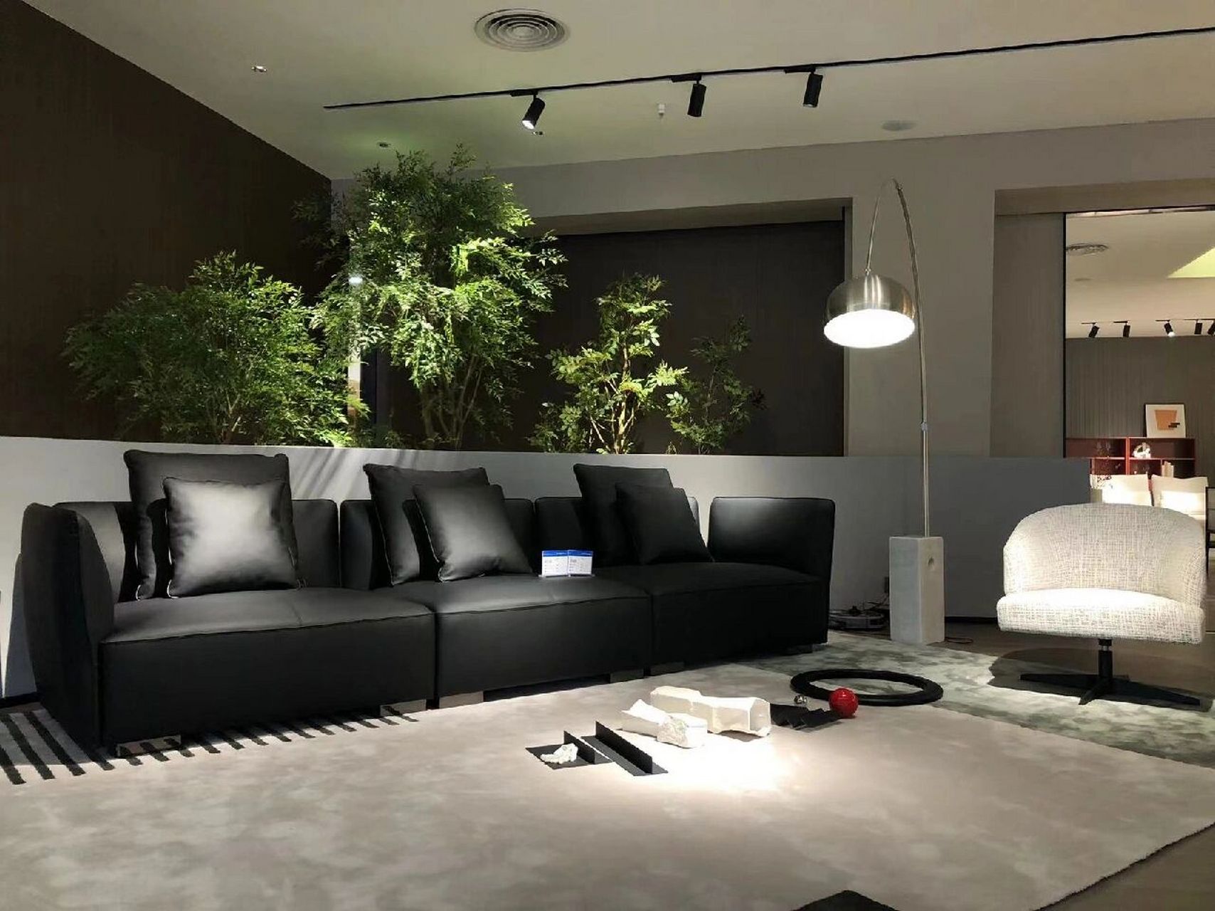 东方名狮新款黑玫瑰系列 82这款沙发霸道总裁范有没有1.