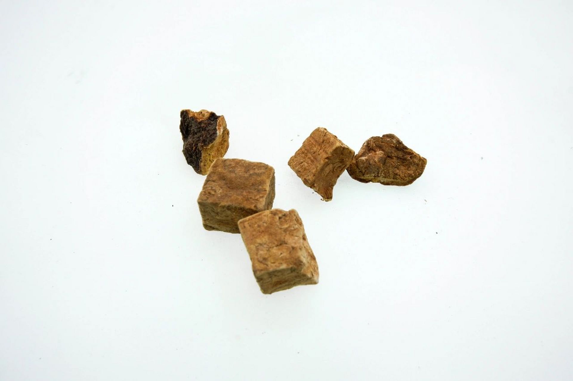 中药材—何首乌 又名:首乌,赤首乌,铁秤砣 中药材何首乌是一味补虚药