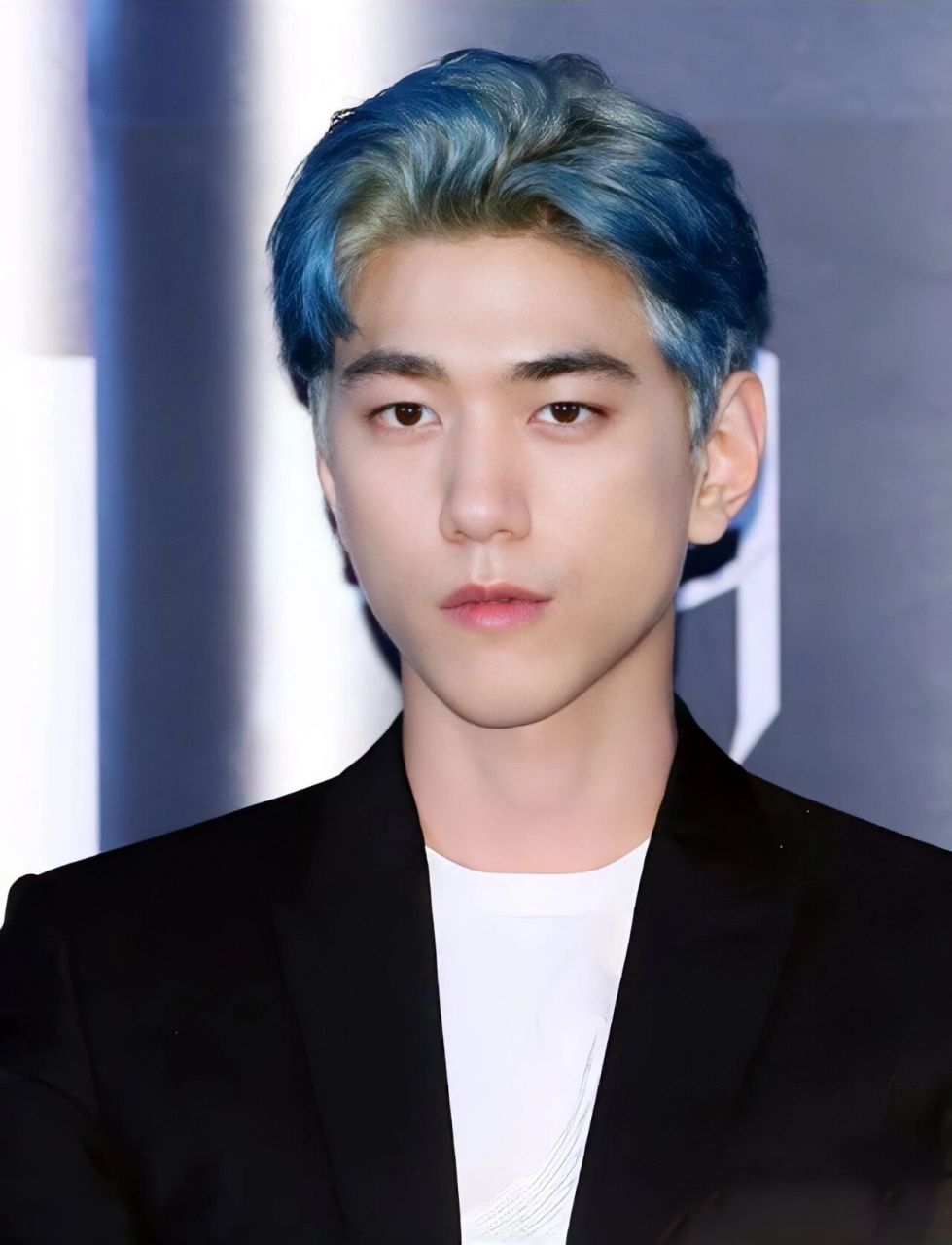 盛骏这个英年早婚早育的男人是有点魅力的 我觉得他在韩国男星里不是