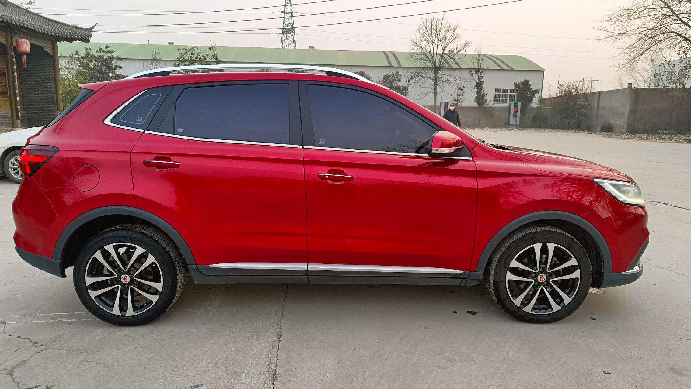 自动挡,全景大天窗,电动座椅,电子手刹,多功能方向盘,定速巡航,全车