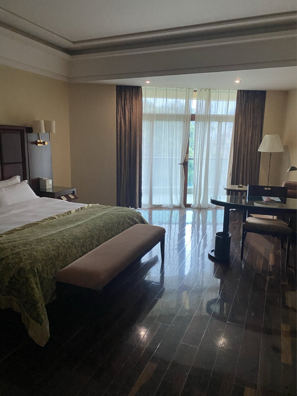 衡阳林隐假日大酒店 比较老久的一家酒店,环境真的还不错,很宽敞的