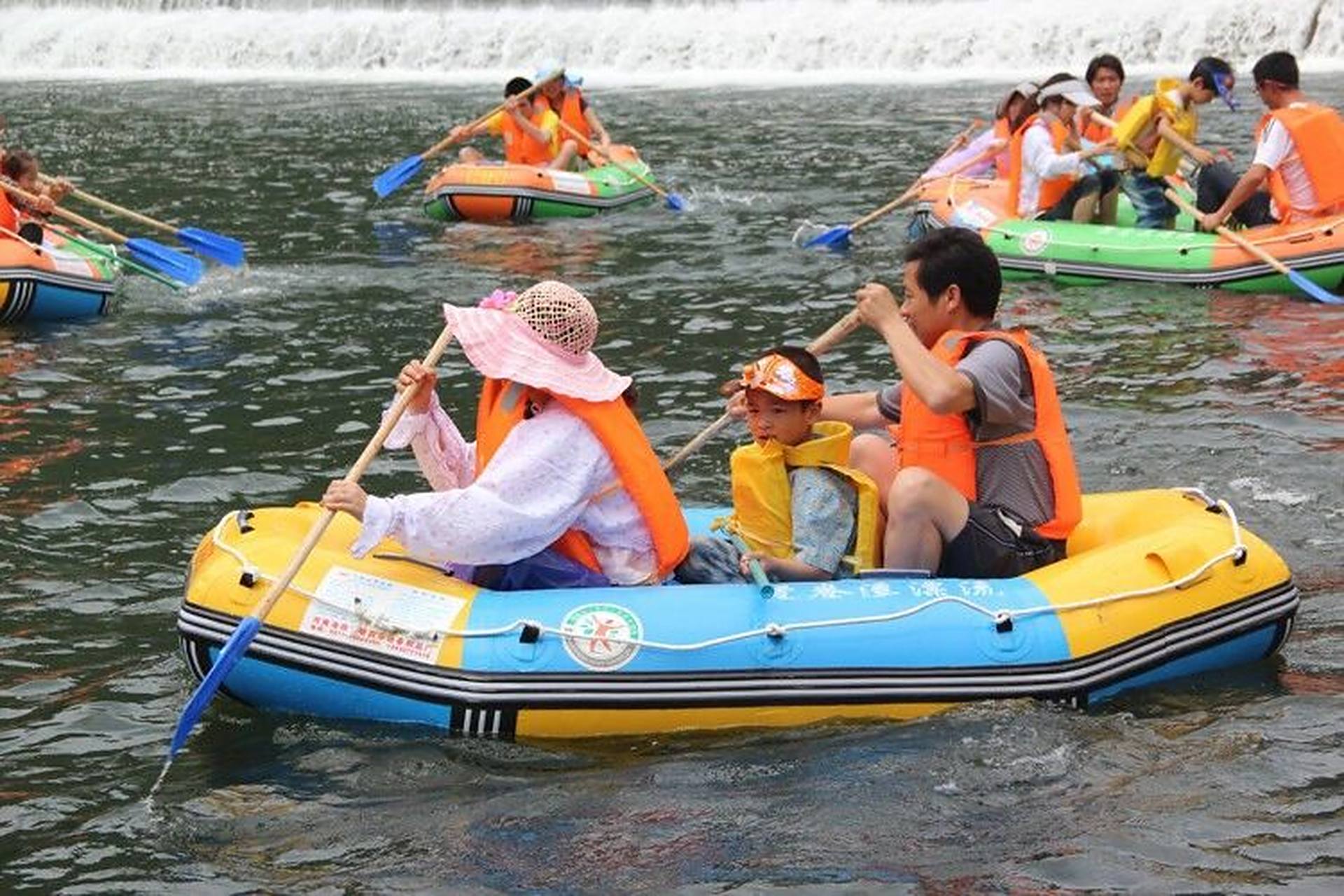 亲子漂流首选地——京山鸳鸯溪漂流 京山鸳鸯溪漂流全长6.
