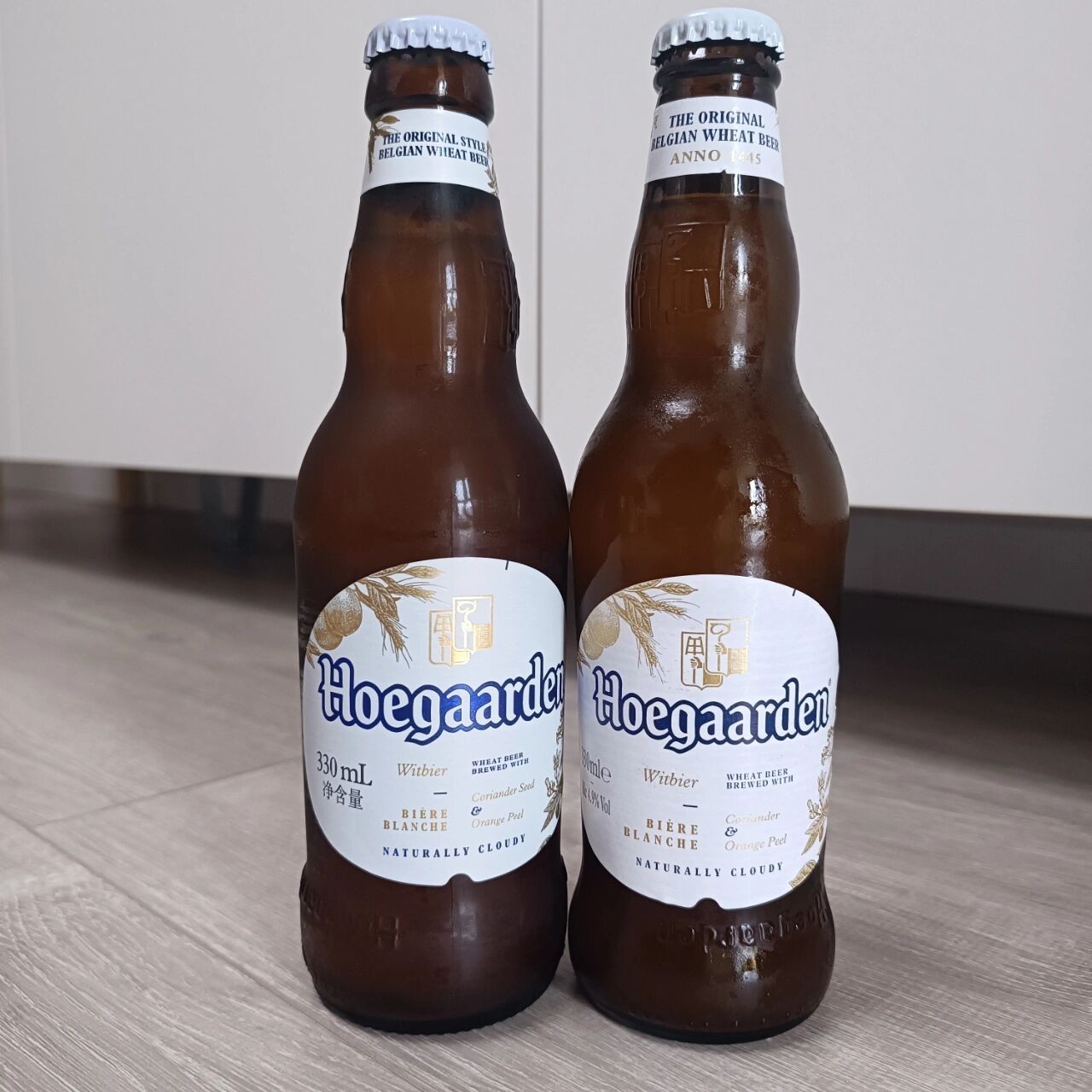 福佳白啤酒,国产,进口对比 【闻】起来,进口的麦芽气息明显,然后在是