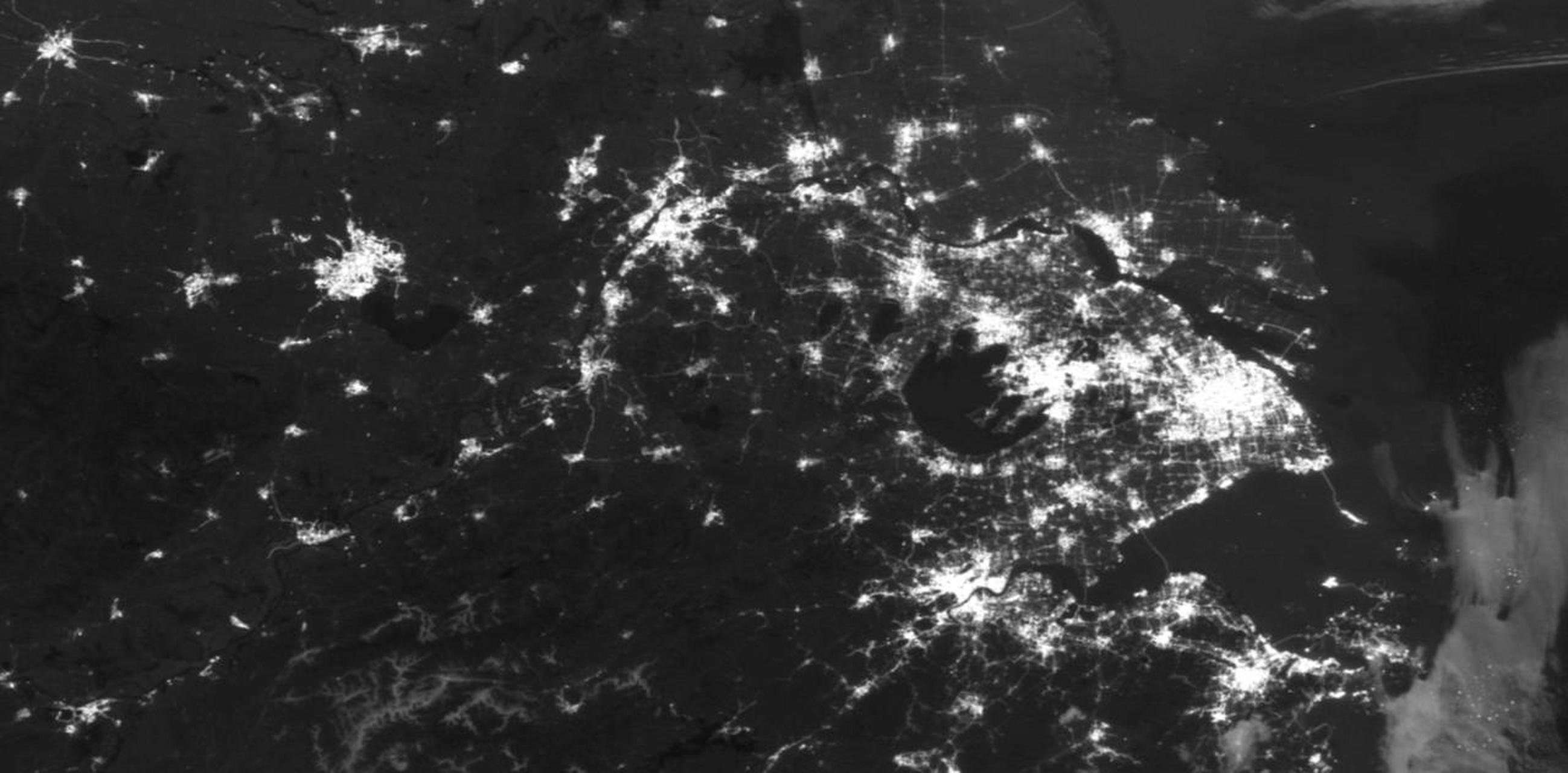 2021年3月28日的长江下游地区城市夜景图,卫星地图城市夜景  看上去