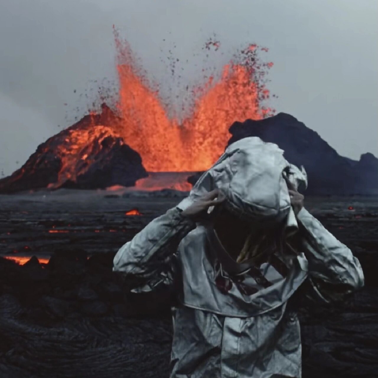 纪录片《火山挚恋》头像 每一刻都在感叹,镜头的组接和设计太美了,忍