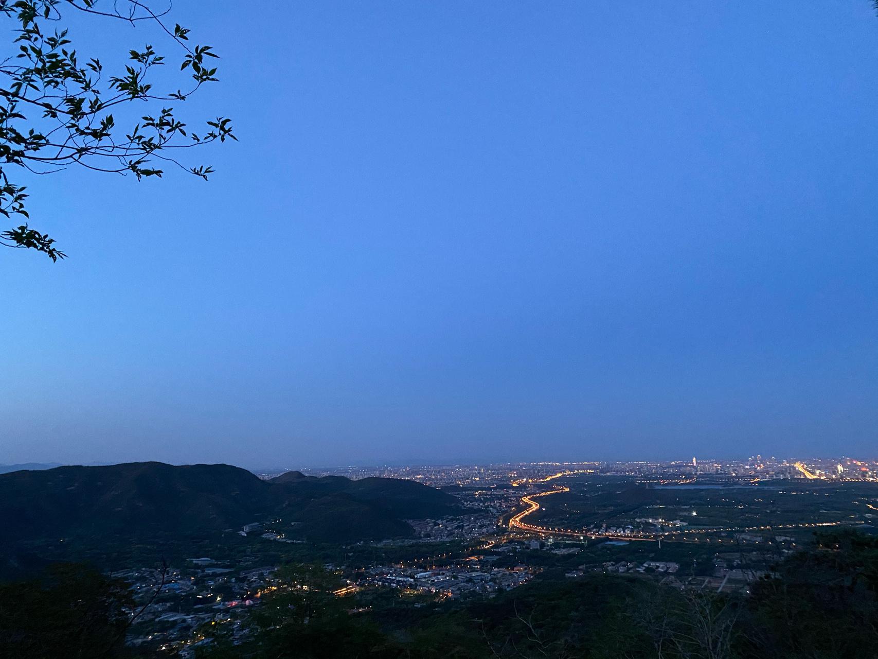夜景,端午节避人指南|鬼笑石 99鬼笑石是位于北京香山鬼见愁的东