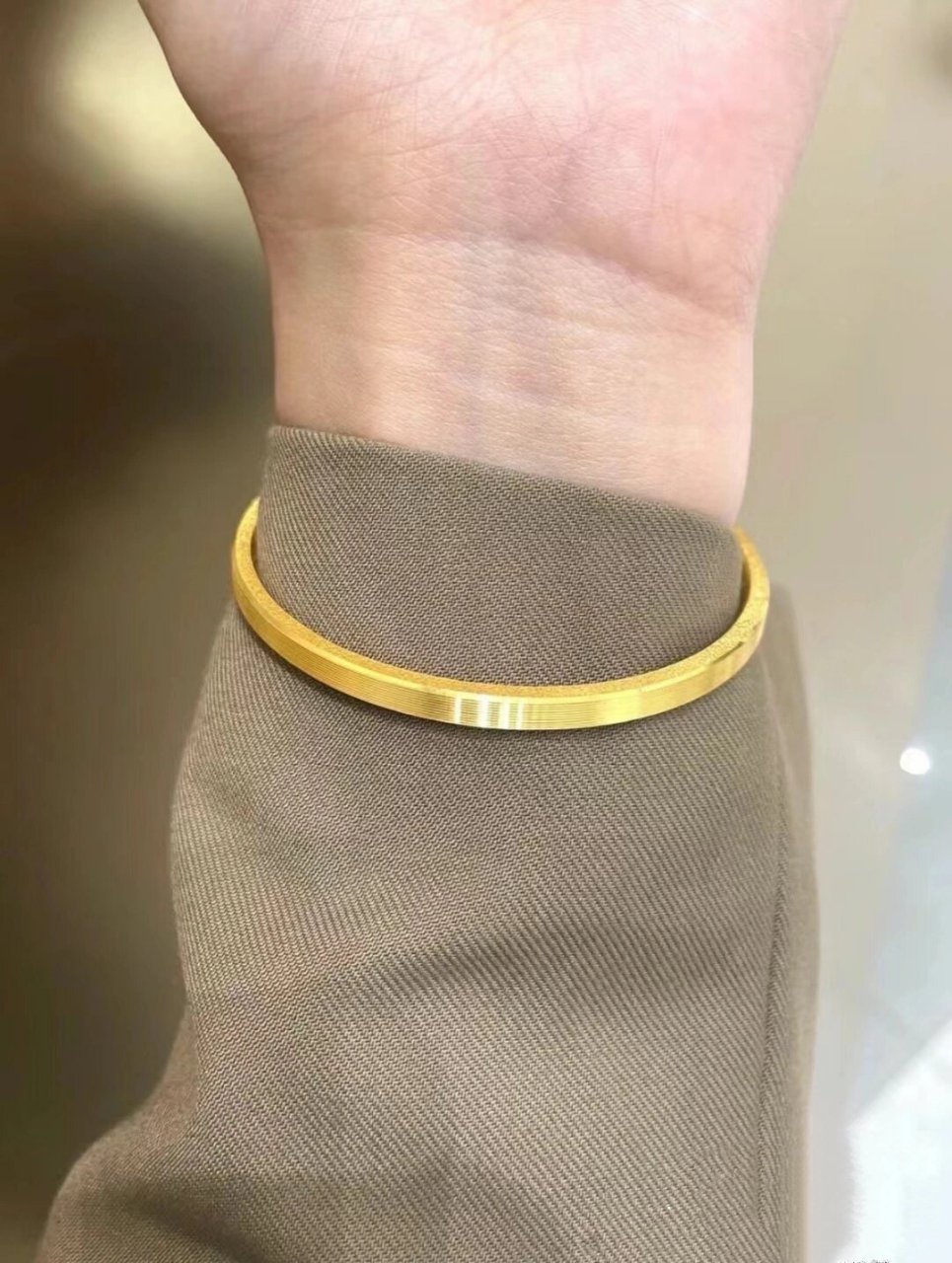 男朋友说给我买个金手镯,极限三选一 拉丝——古法——卡地亚款 好