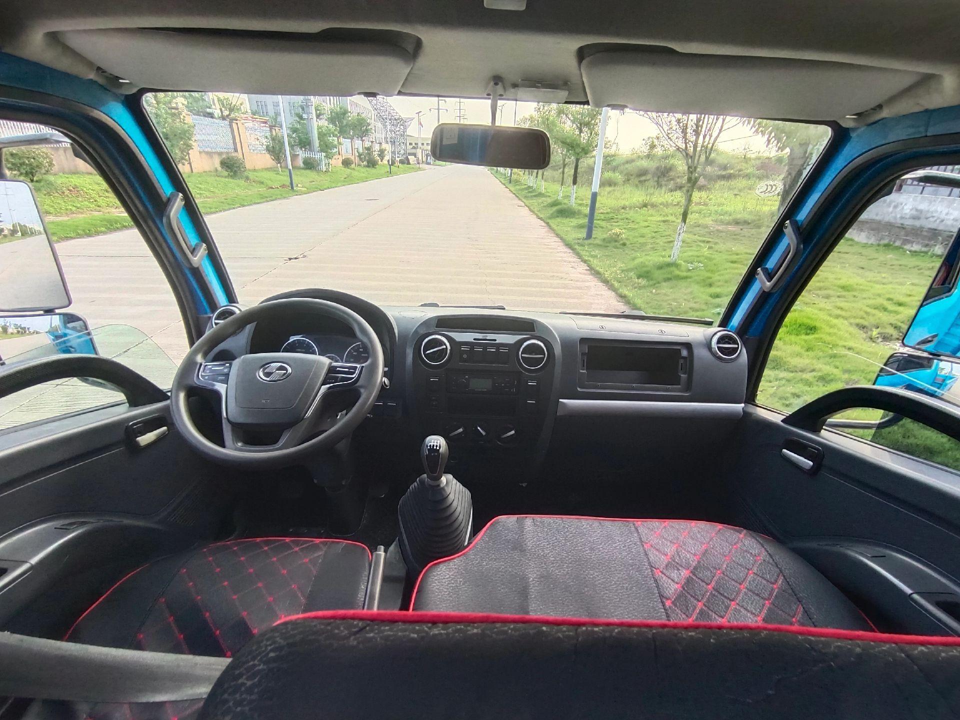 新到19年5月跃进上骏x100平板车,国5全柴110马力,6挡,气刹,6