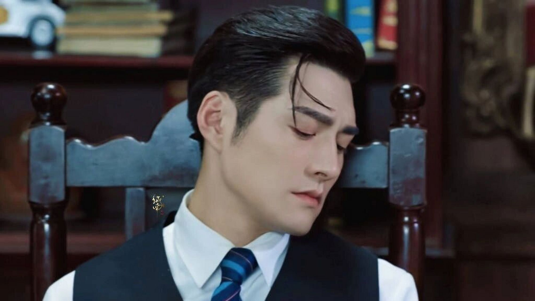 继续上头中 对严屹宽和宋轶的cp磕生磕死 脸真的太配了 妥妥的霸道