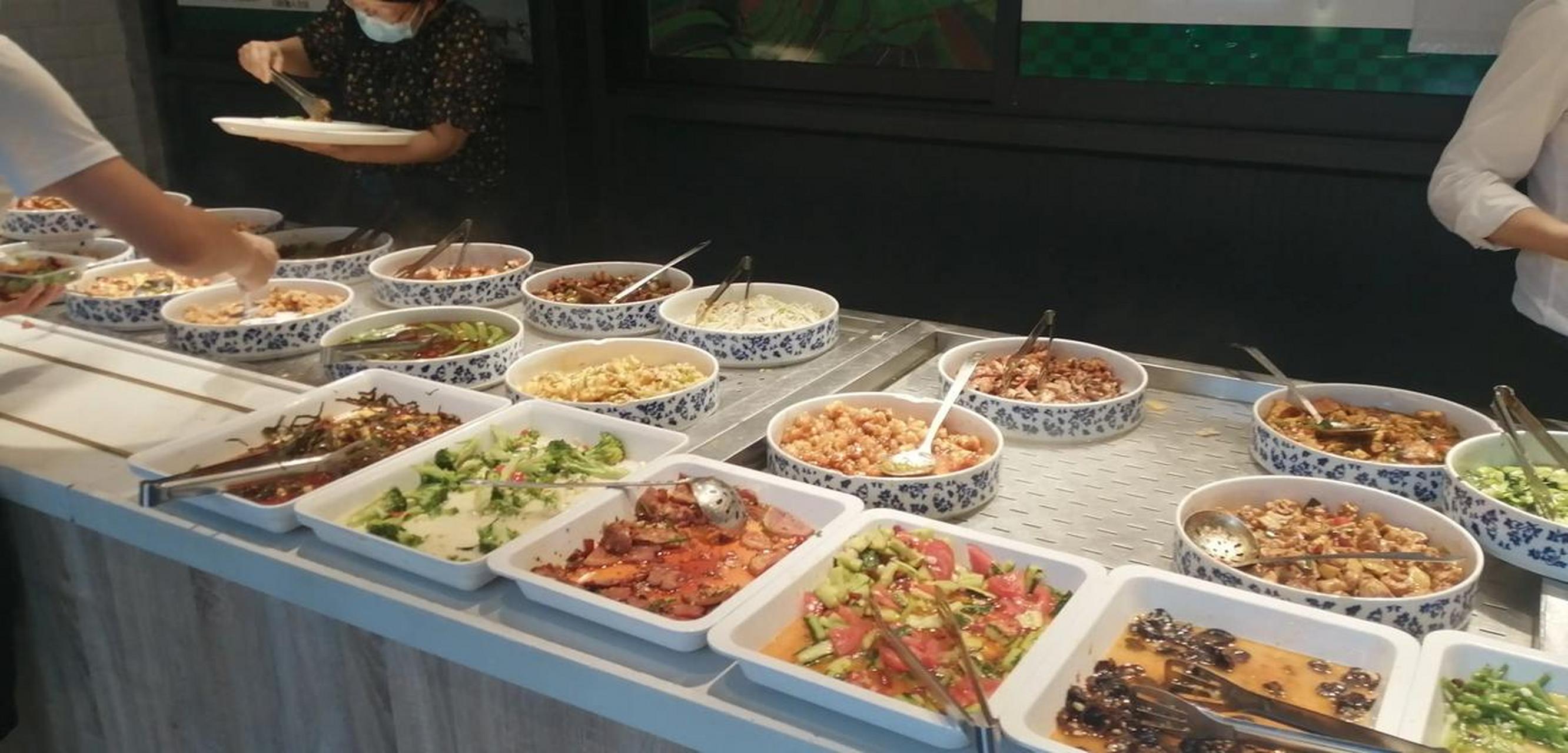 的"匆忙客"快餐连锁店充斥着义乌街头巷尾,如今却寥寥无几,被八婺饭堂