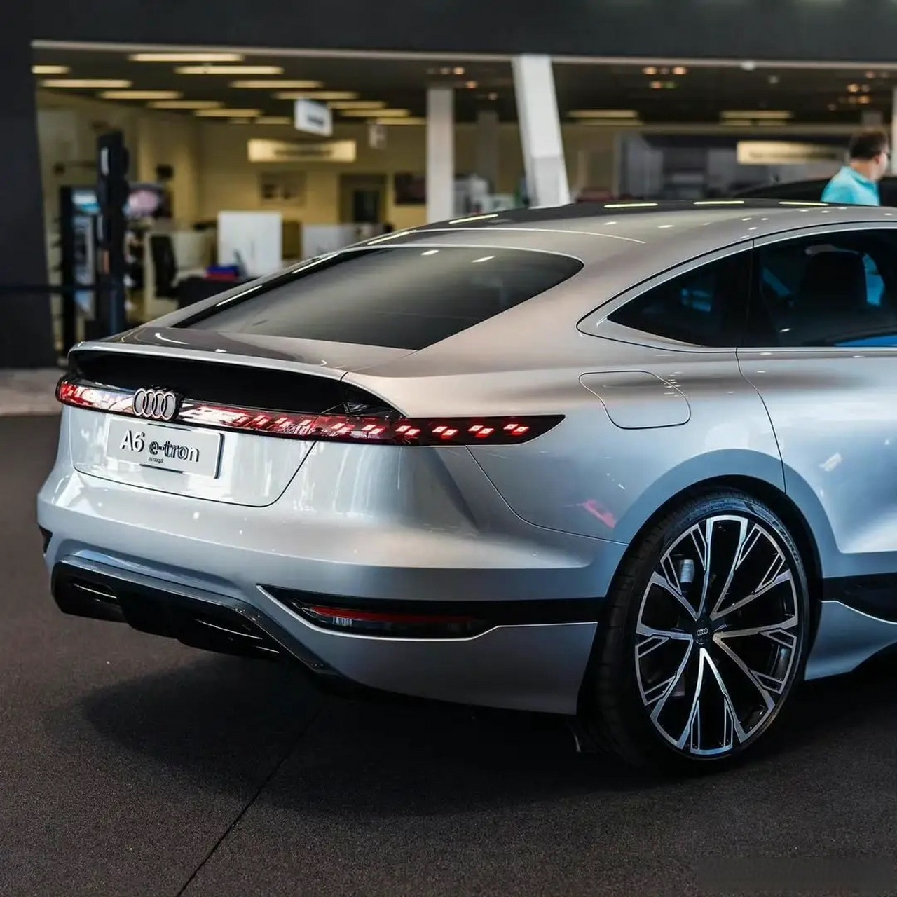 奥迪a6 e-tron即将国产,这外观设计应该是区分开燃油版较为保守的设计