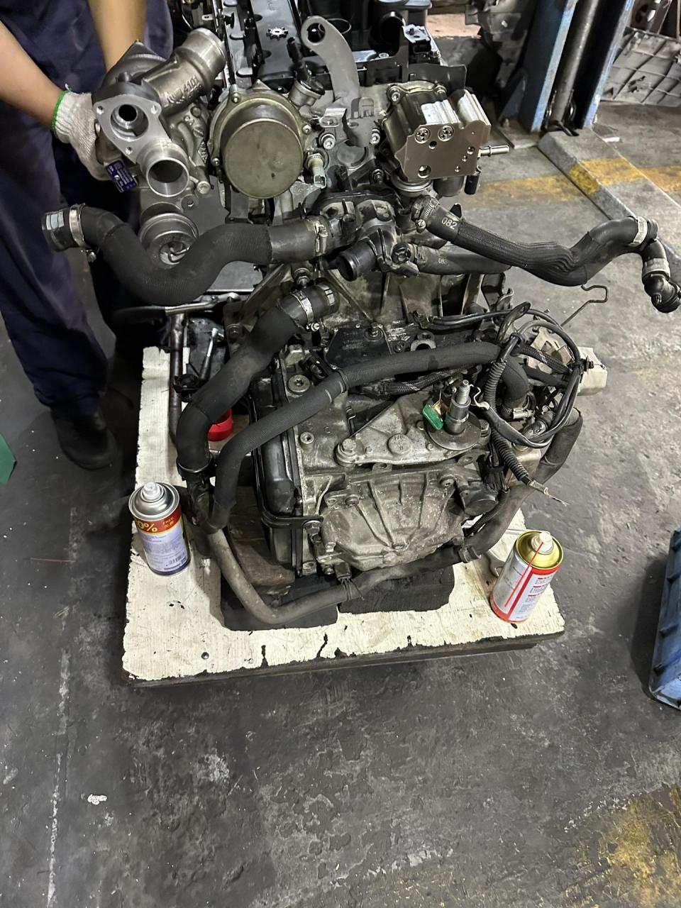 进口标致308cc解体维修烧机油及发动机故障灯亮,波箱换档顿挫,组装