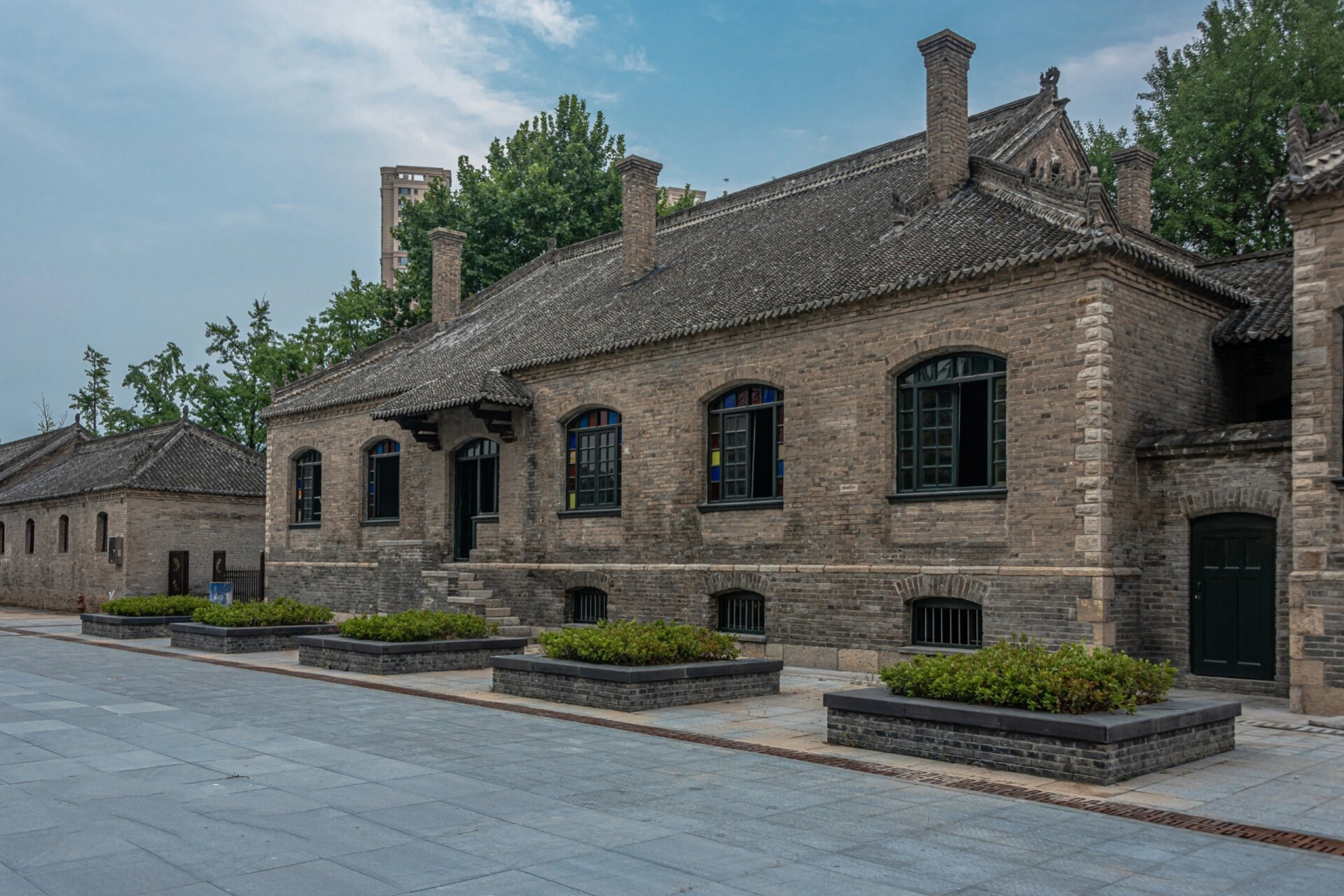 晓明楼 晓明楼,位于江苏省沛县初级中学校园内,其前