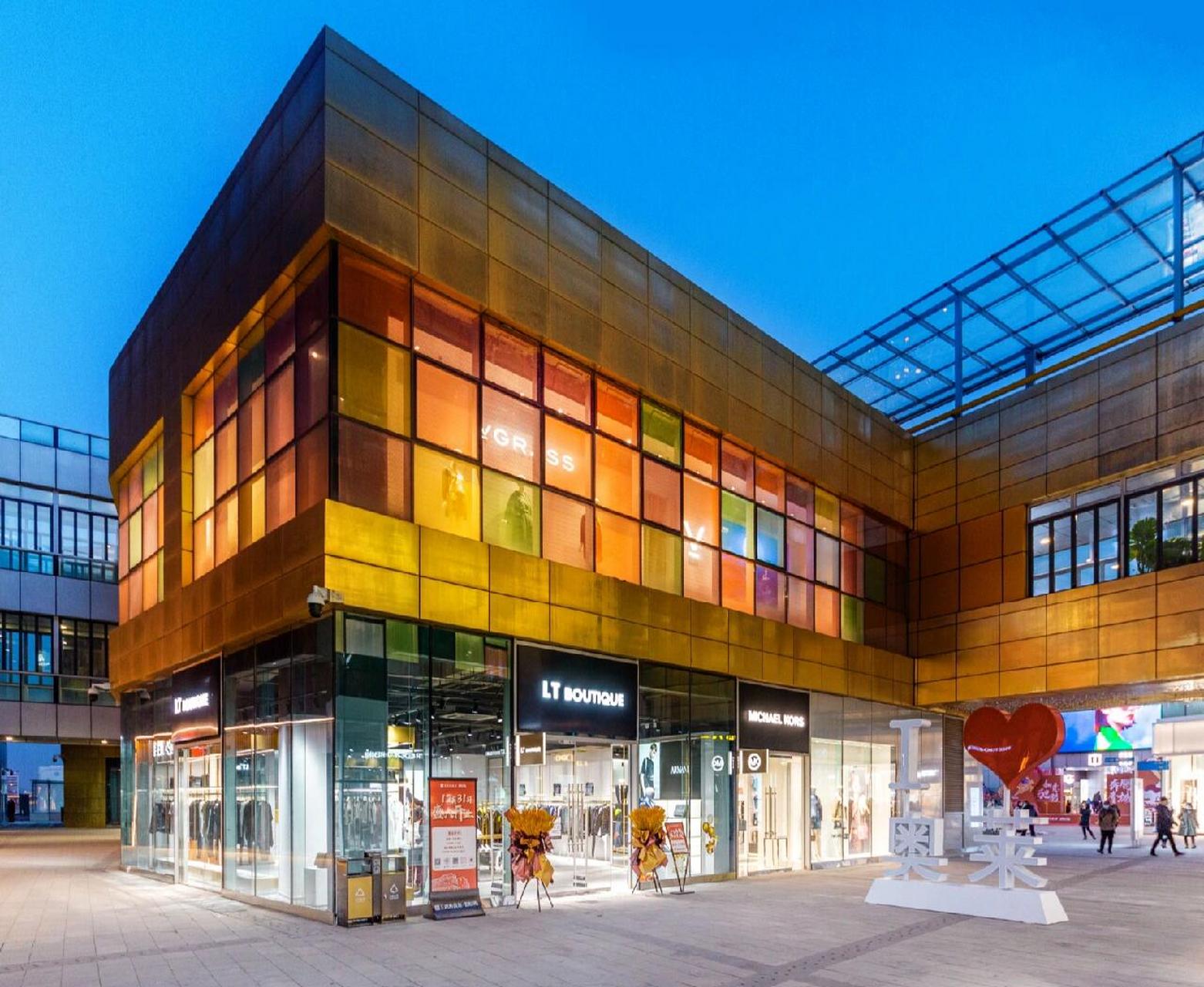 呼市"三里屯"王府井奥莱小镇