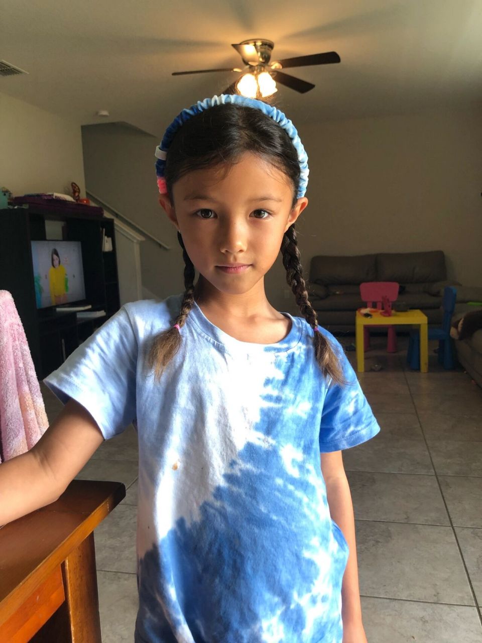 6岁中国和犹太混血小美女katie 小姐姐今年6岁,9月份就满7岁,进入小学