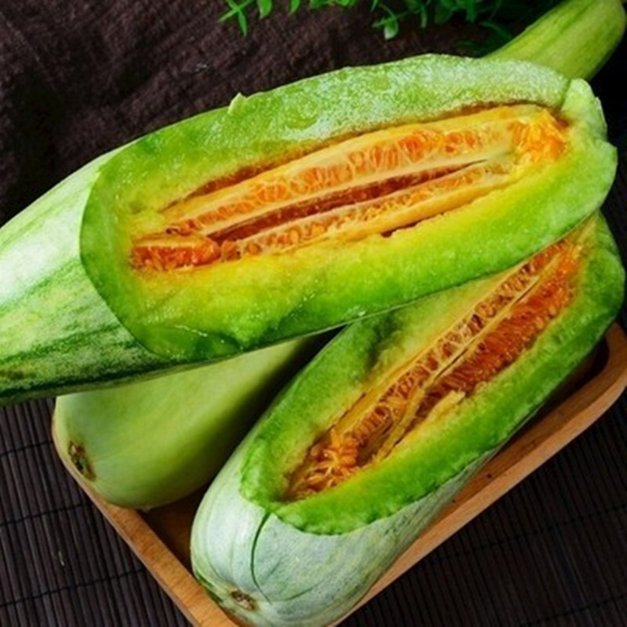 安徽省特产 - 潘集酥瓜 潘集酥瓜个大肉厚,而且肉质脆嫩,熟透后肉质呈