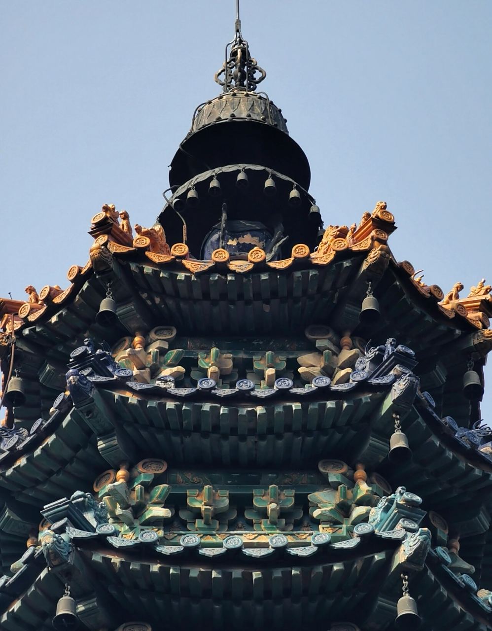 颐和园多宝琉璃塔,大清的谜样审美 位于北京市颐和园的万寿山后花承阁