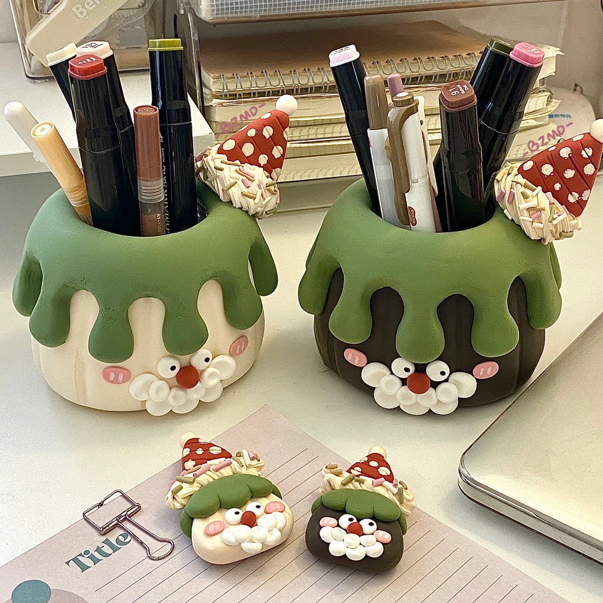 超轻粘土|白脸和黑脸的圣诞老人91笔筒