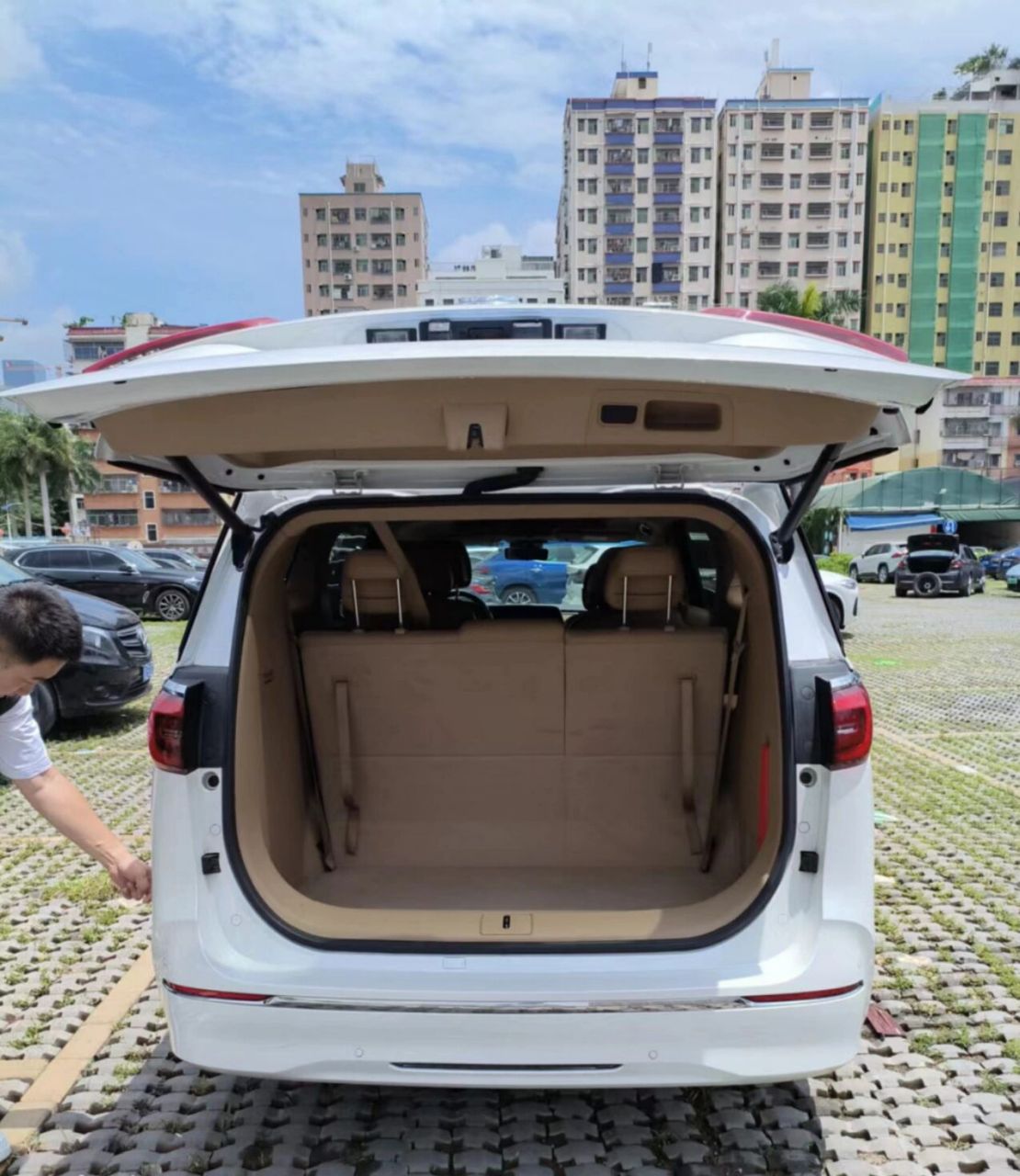 广东用车的滴滴 七座商务车