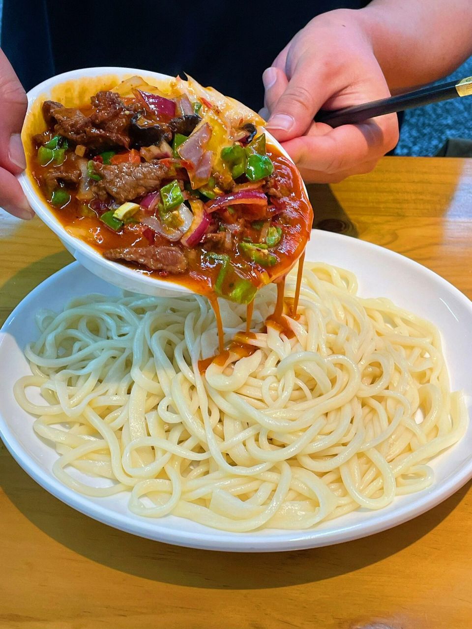 偶遇正宗新疆拌面 饿了,但不知道吃什么.