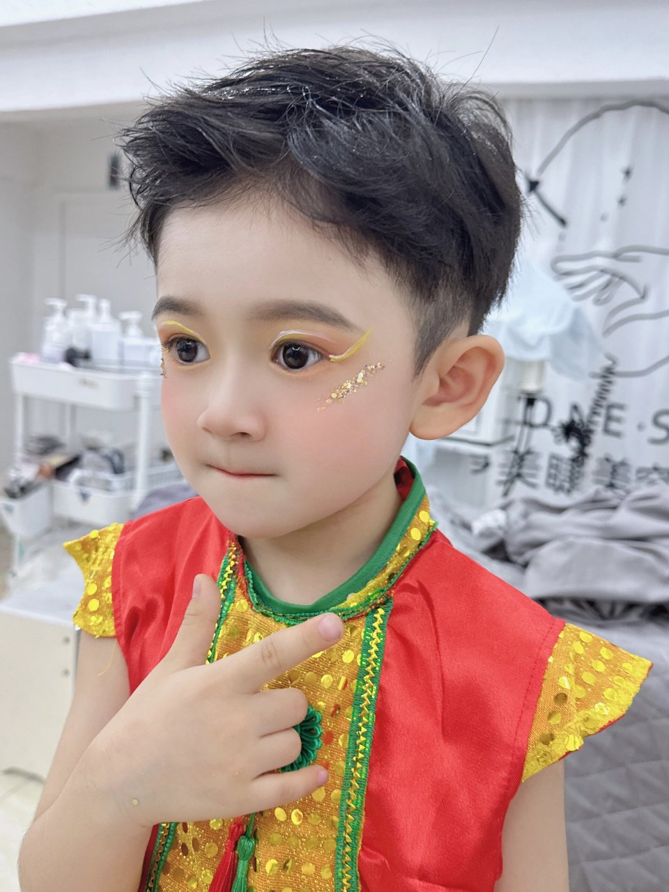儿童表演妆容 | 小弟弟太可爱啦 舞台表演妆容 儿童汇演 化妆分享
