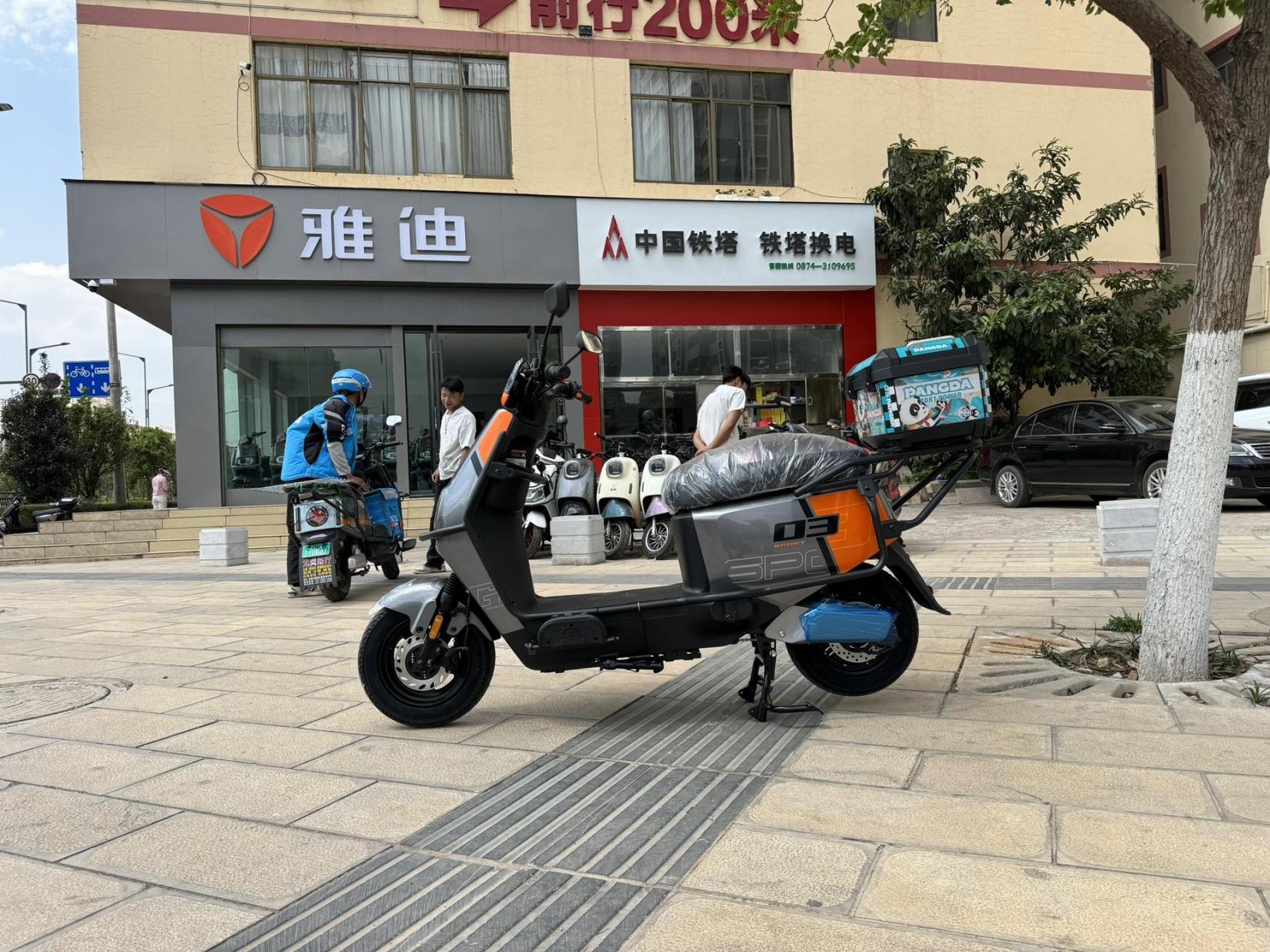 雅迪商用乐跑 性价比高的电动车推荐 专为走街串巷而生,中型车身,轻便