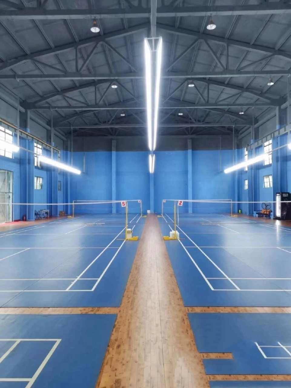 羽毛球馆无影灯防眩目球馆灯光