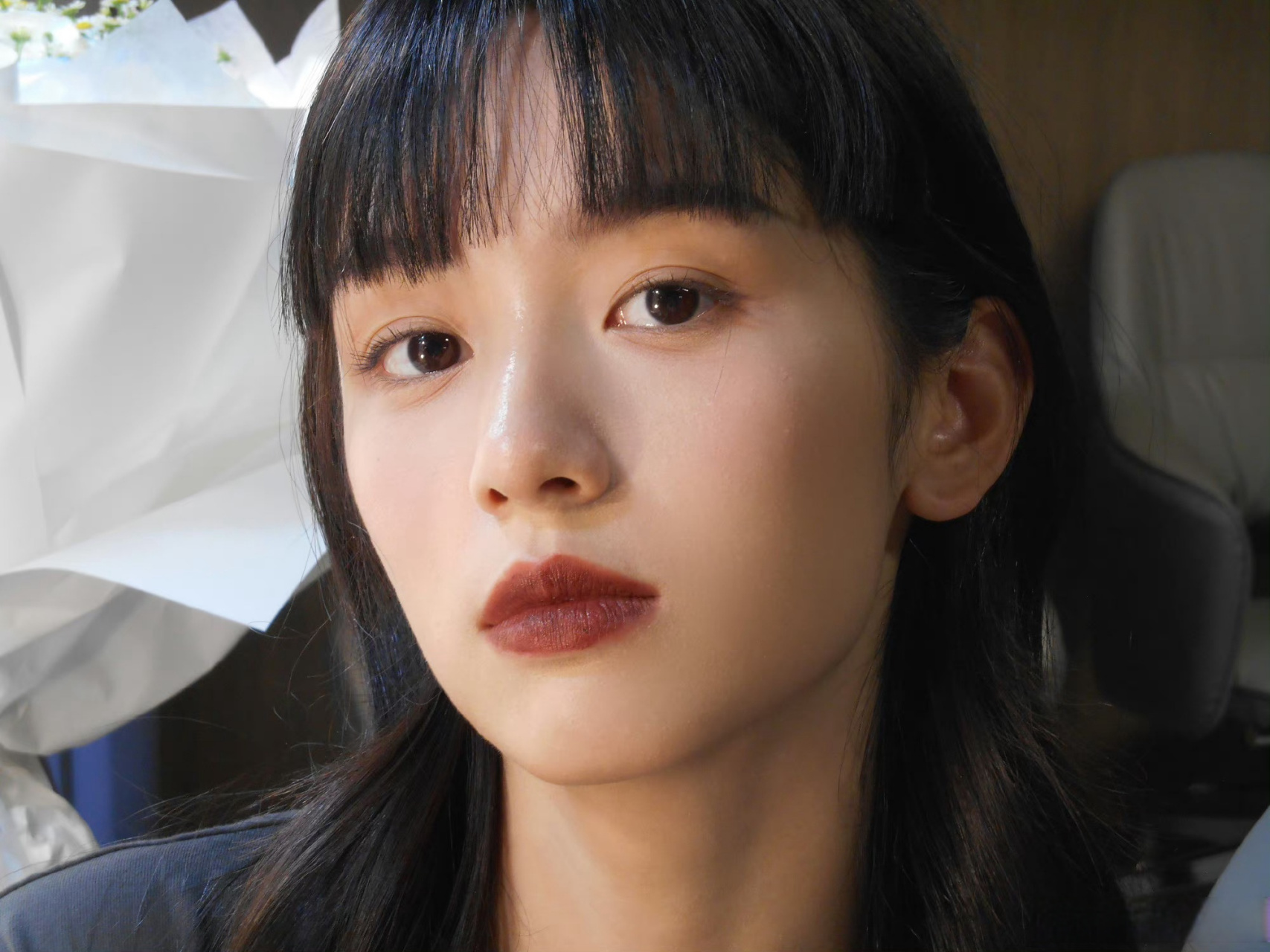 周也新造型,这个发型和妆容好暗黑,联想一些长大后的魏莱00