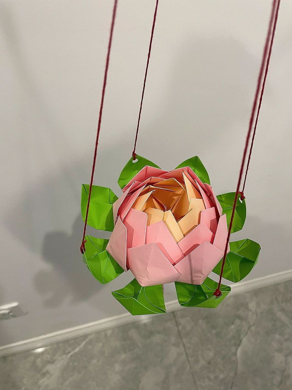 96幼儿园第一个手工——河灯(荷灯) 迟到的中秋节手工