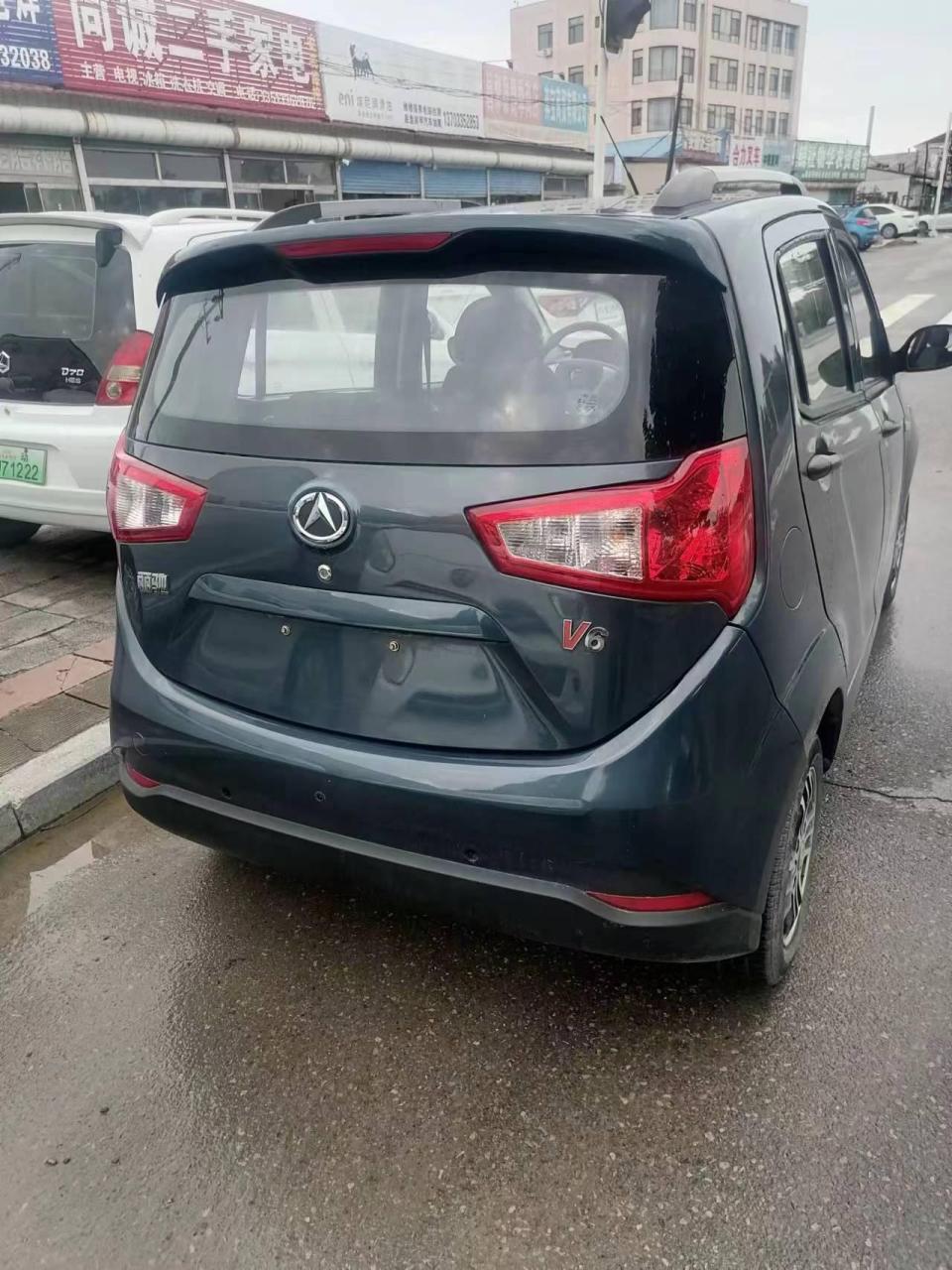 新到丽驰v6六块电瓶油电两用,72伏3500瓦电机,倒车影像,四门电动,带