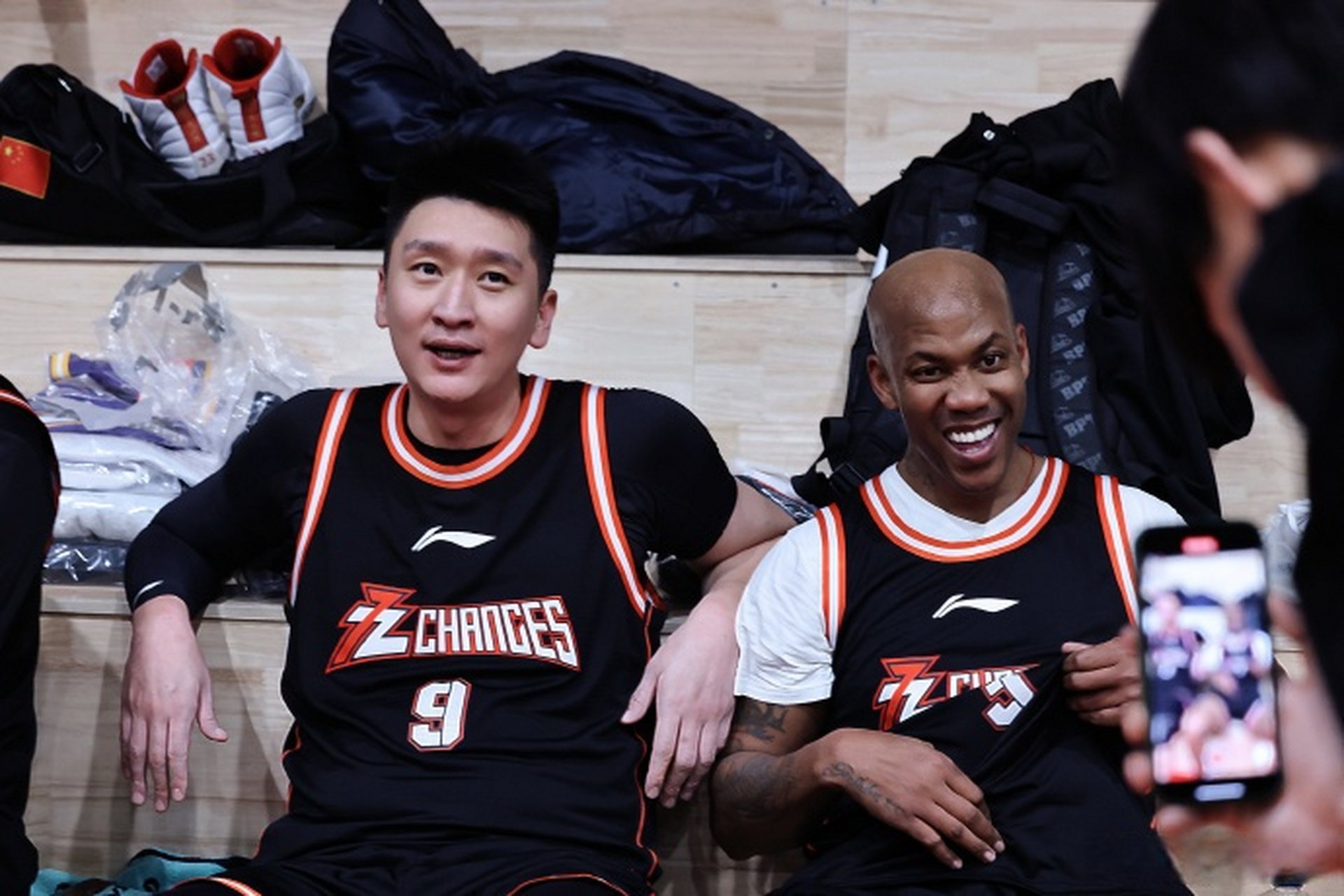 孙悦马布里再联手 孙悦9 晒照,线下赛事再度与马布里马布里marbury 联