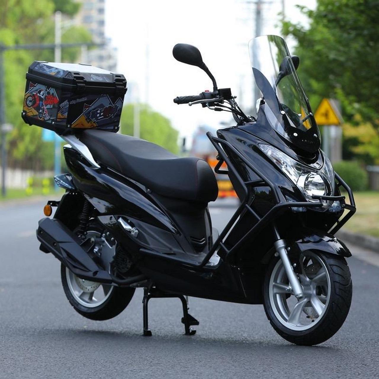 大隆鹰豪150踏板车.