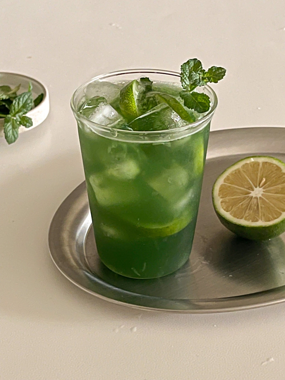 夏天我真的太爱柠檬了 大汗淋漓时真正解渴就靠一杯冰爽柠檬茶～ 网上