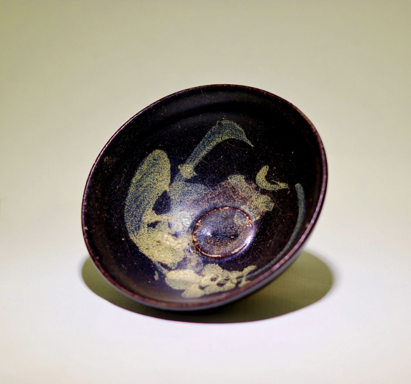 南宋吉州窑黑釉月影梅花盏 通高4.6厘米,口径11.5厘米,全品相.