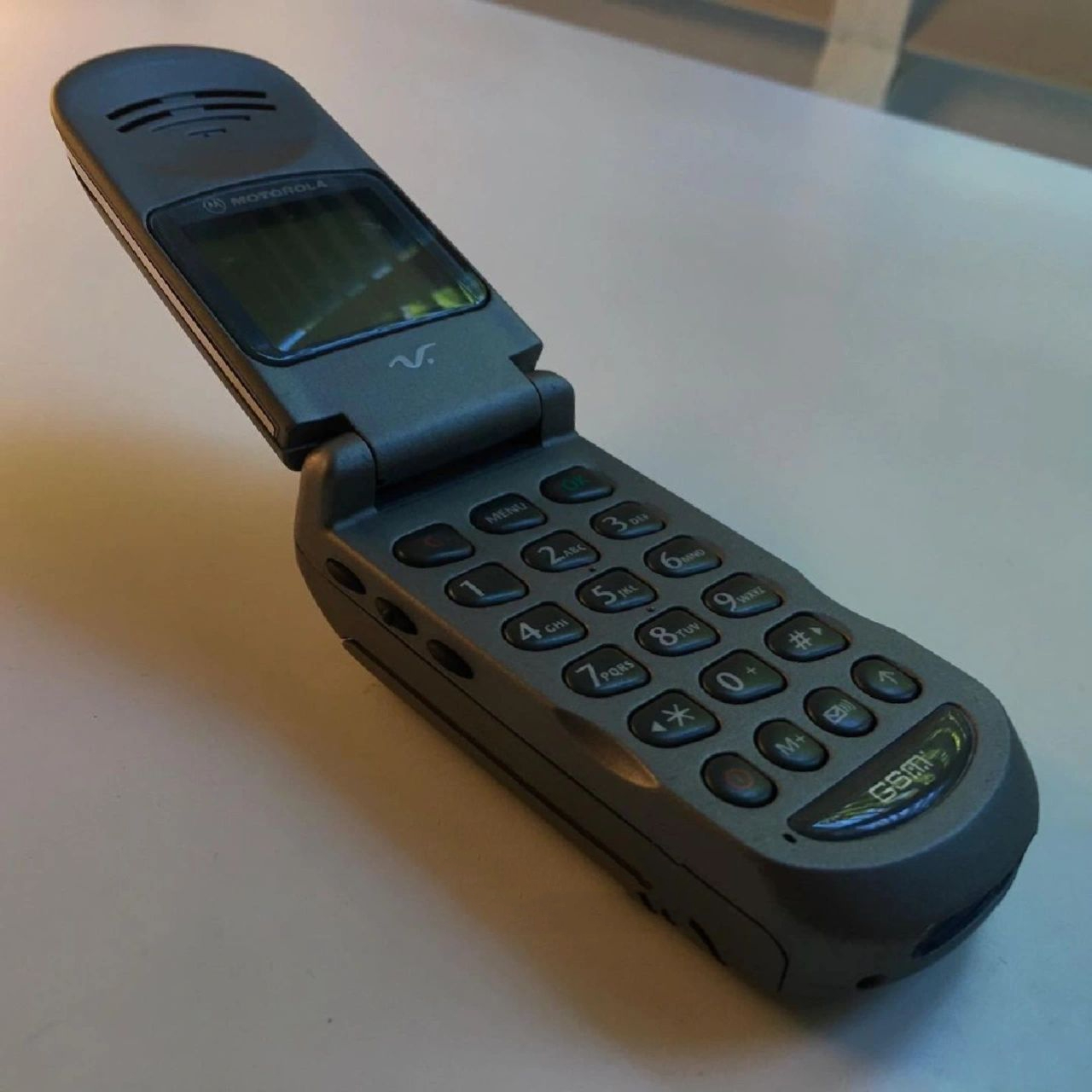 摩托罗拉经典v998～2000年上市