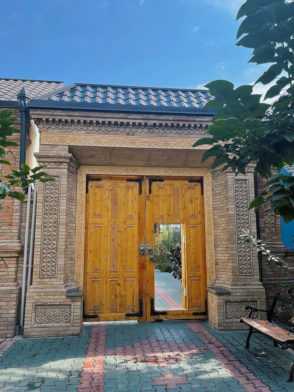 新疆维吾尔族民居 我们有幸参观了新疆维吾尔族人民的民居,主人准备了