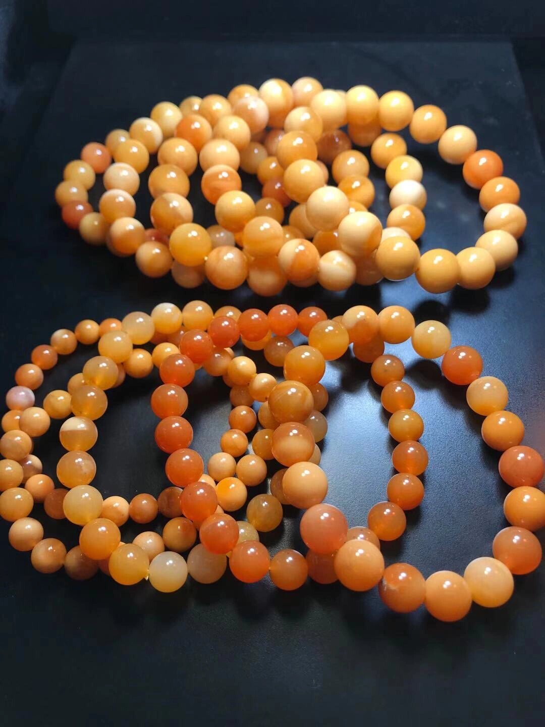 缅黄是近年来出现的一个黄蜡石新品种,全称叫缅甸黄龙玉,又称缅甸黄蜡